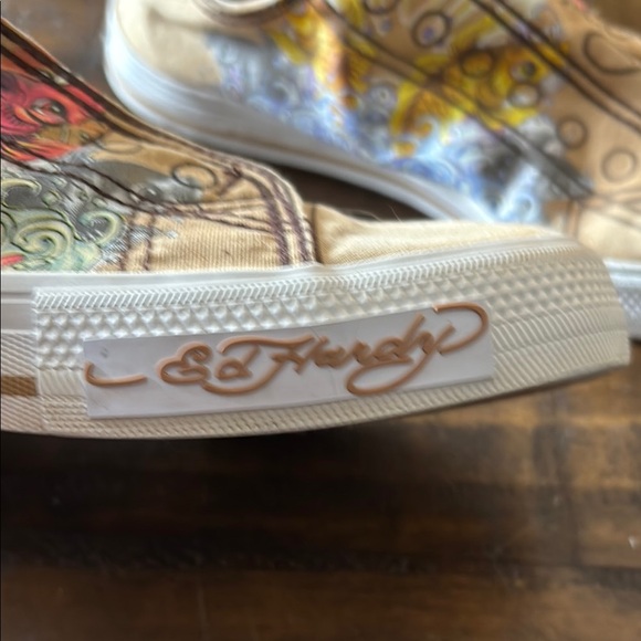 Ed Hardy Cream and Red Sneakers with Artistic Flair - Picture 2 of 8